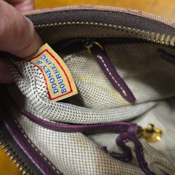 Dooney & Bourke Vintage purple logo canvas and dark purple shoulder bag - Picture 14 of 16